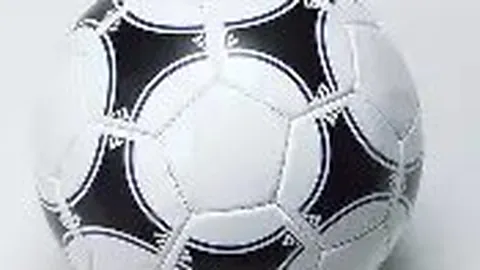 山东省齐鲁足球超级联赛决赛在泰安举行，泰安泰山城建队勇夺冠军